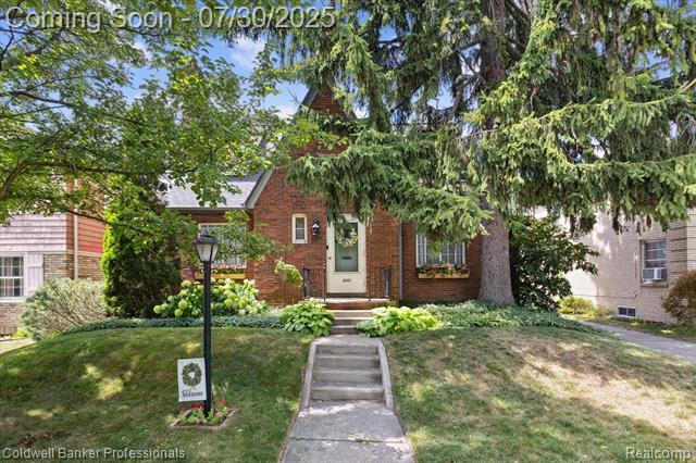 Property Photo:  2207 Delaware Boulevard  MI 48602 