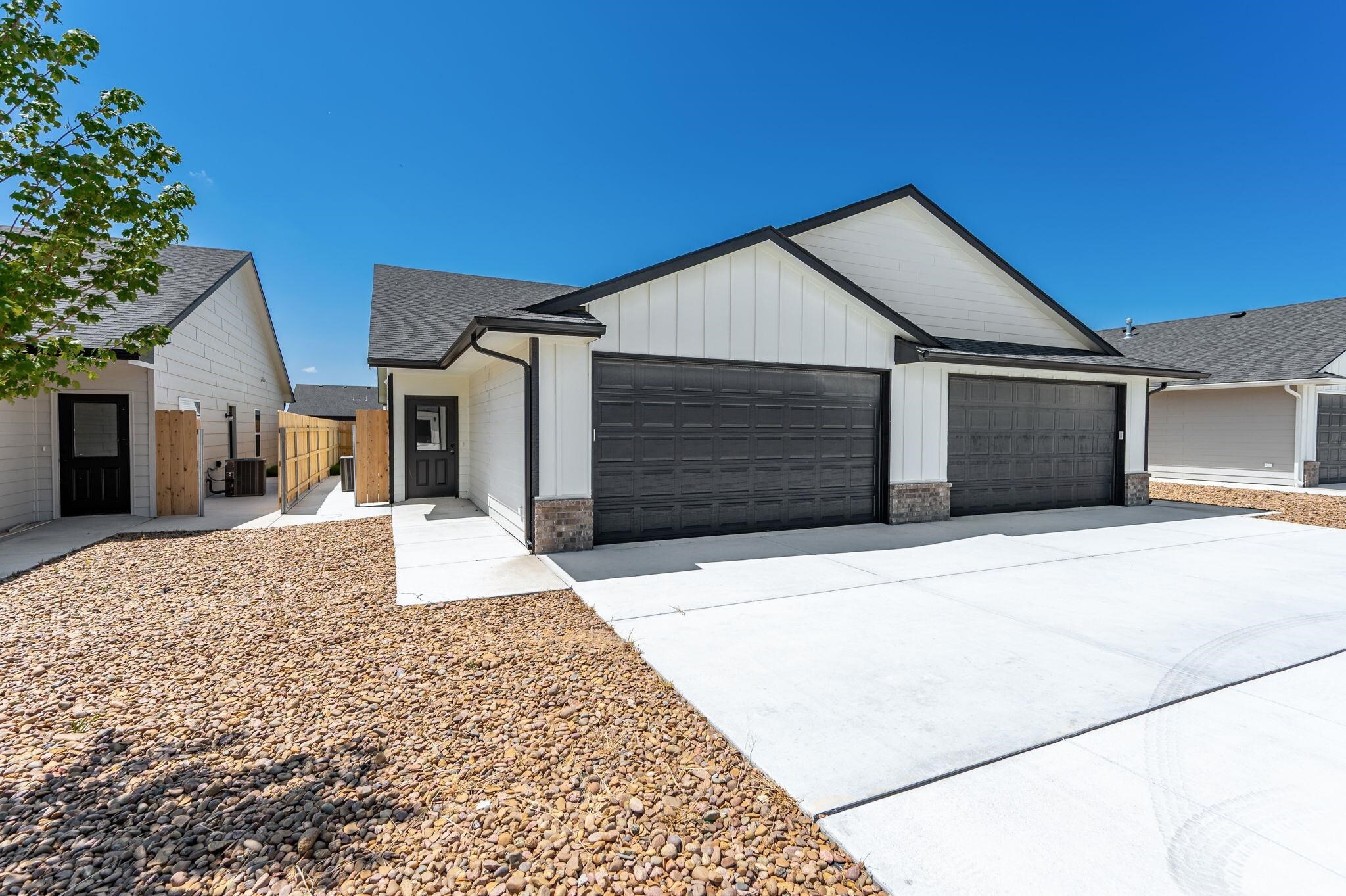 Property Photo:  495 E Harper St  KS 67147-8948 
