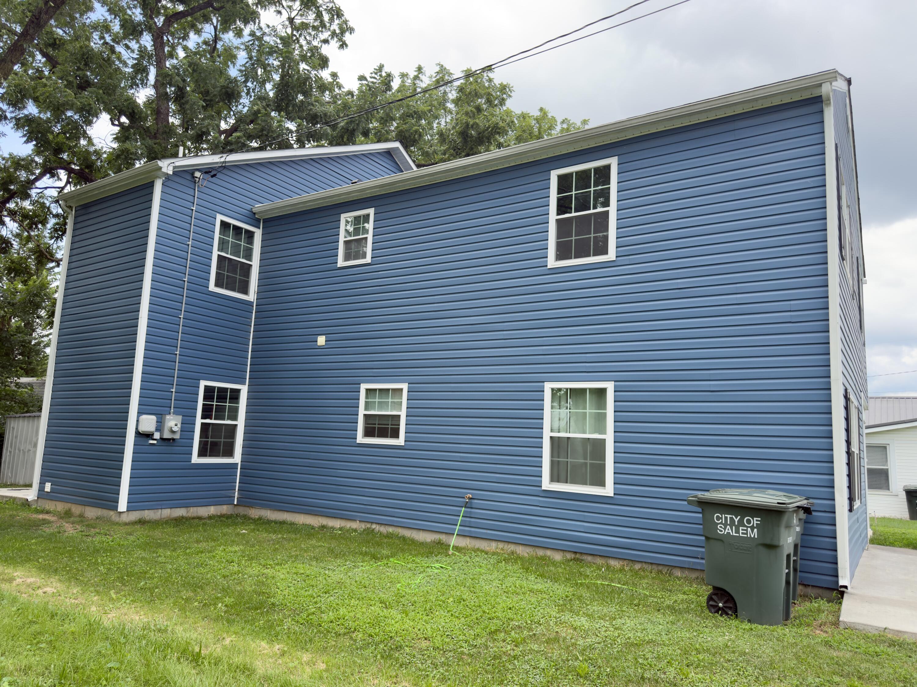 Property Photo: 306 W 2nd St VA 24153