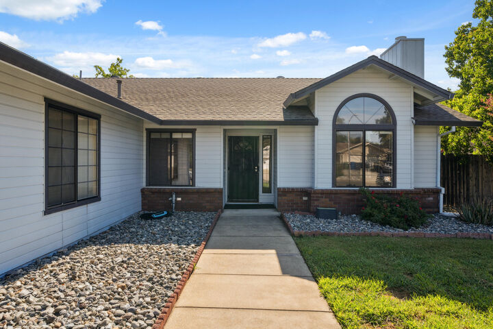 Property Photo: 2553 Candlewood Drive CA 96003