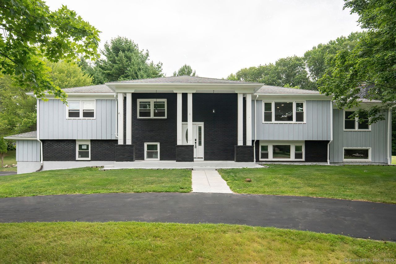 Property Photo:  152 Richards Drive  CT 06468 