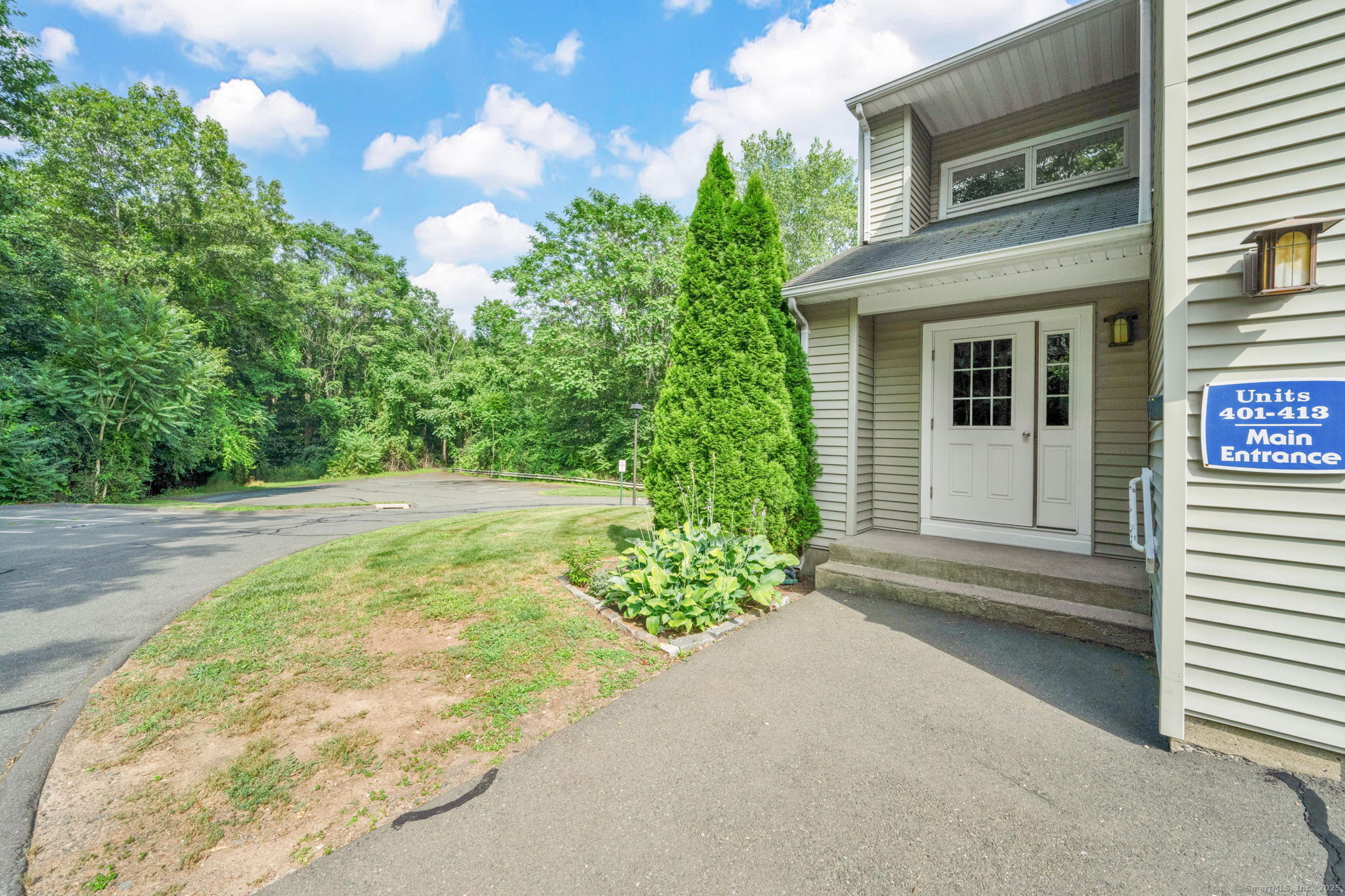 Property Photo: 409 Carlton Lane 409 CT 06067