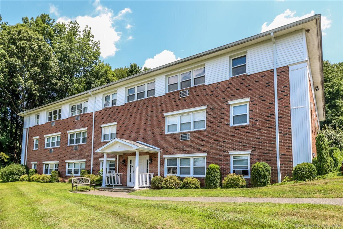 Property Photo: 17 Fordyce Court Apt 12 CT 06776