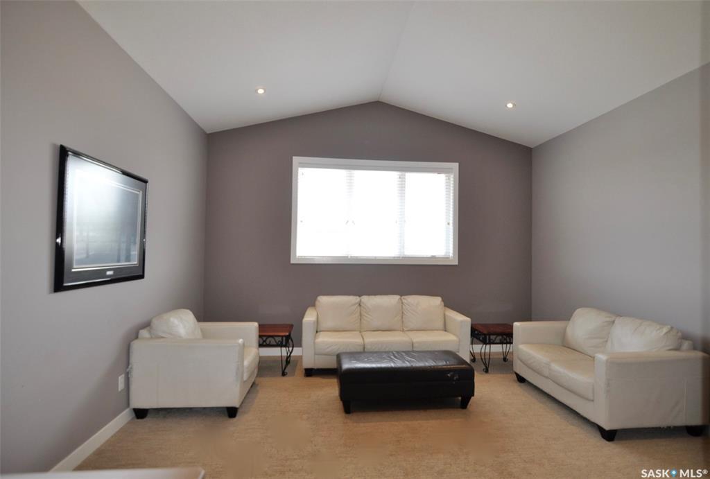 Property Photo: 467 Veltkamp Crescent SK S7T 0S1