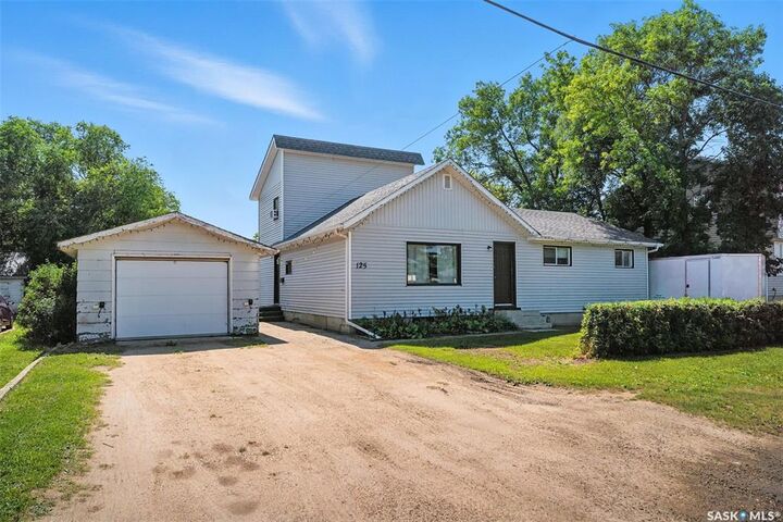 Property Photo:  125 2nd Avenue  SK S0K 3A0 