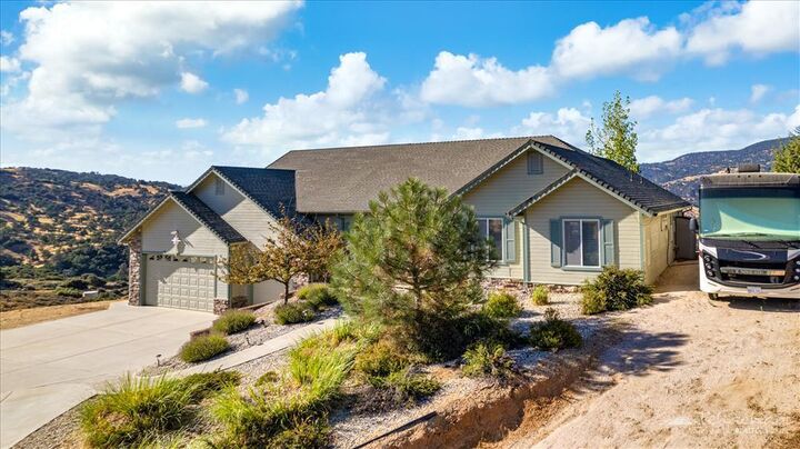 Property Photo:  30730 Fox Ridge Court  CA 93561 
