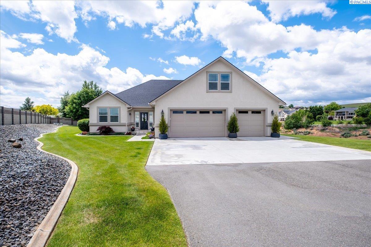 Property Photo: 87021 Summit View Dr WA 99338