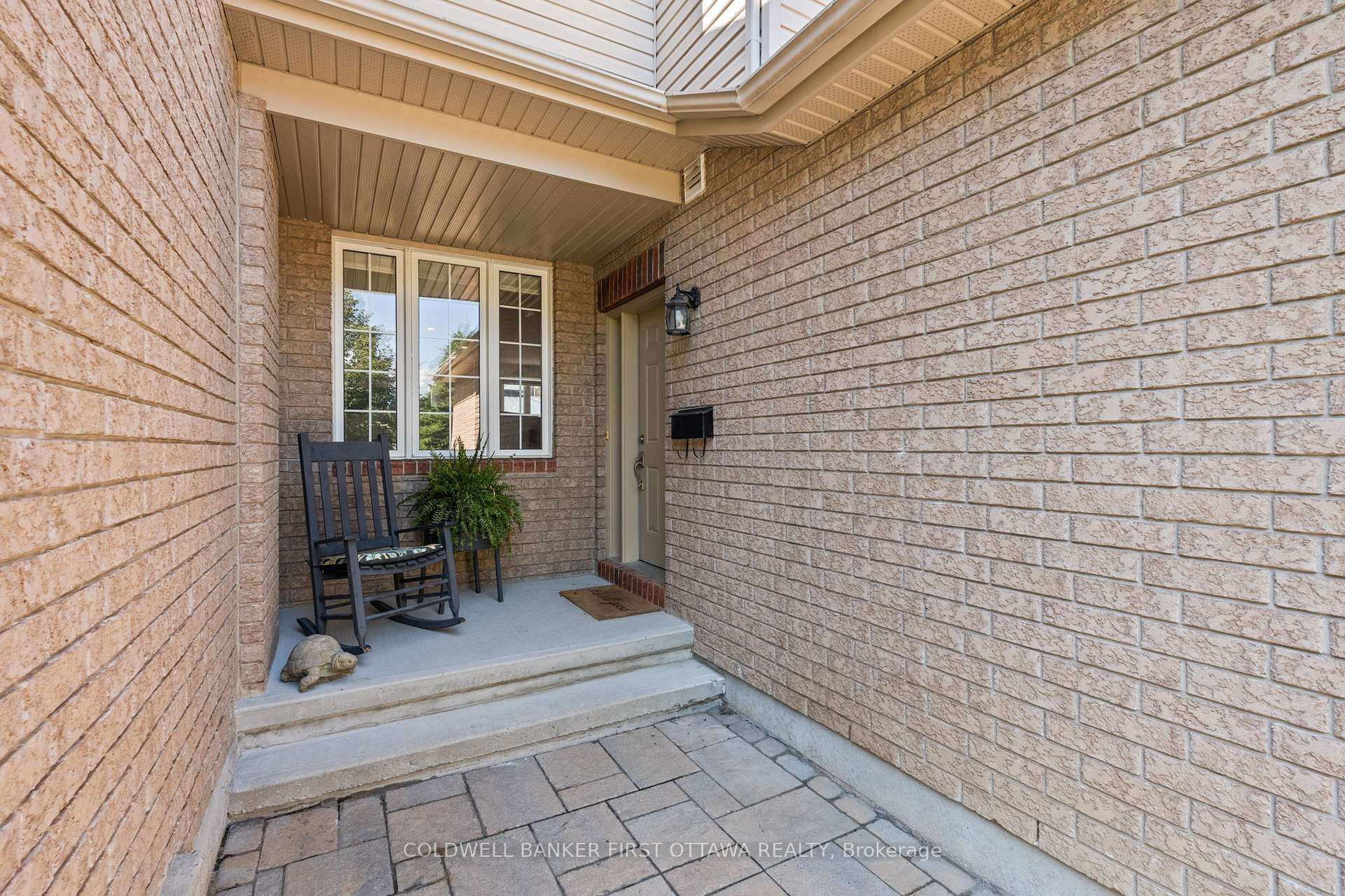 Property Photo: 280 Applecross Crescent ON K2K 0C4