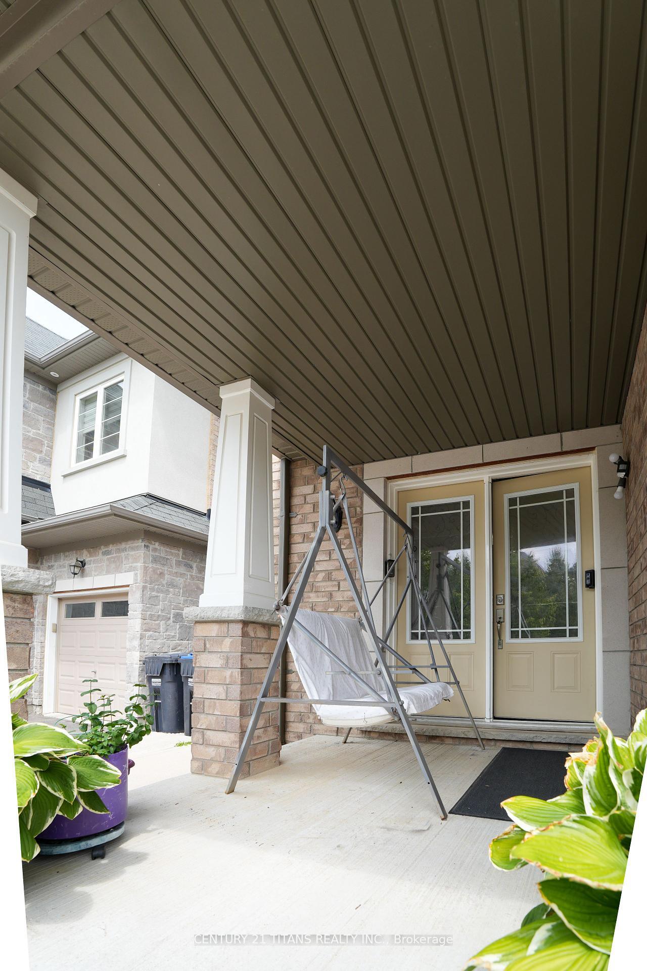 Photo de la propriété: 42 Lola Crescent ON L7A 4J8