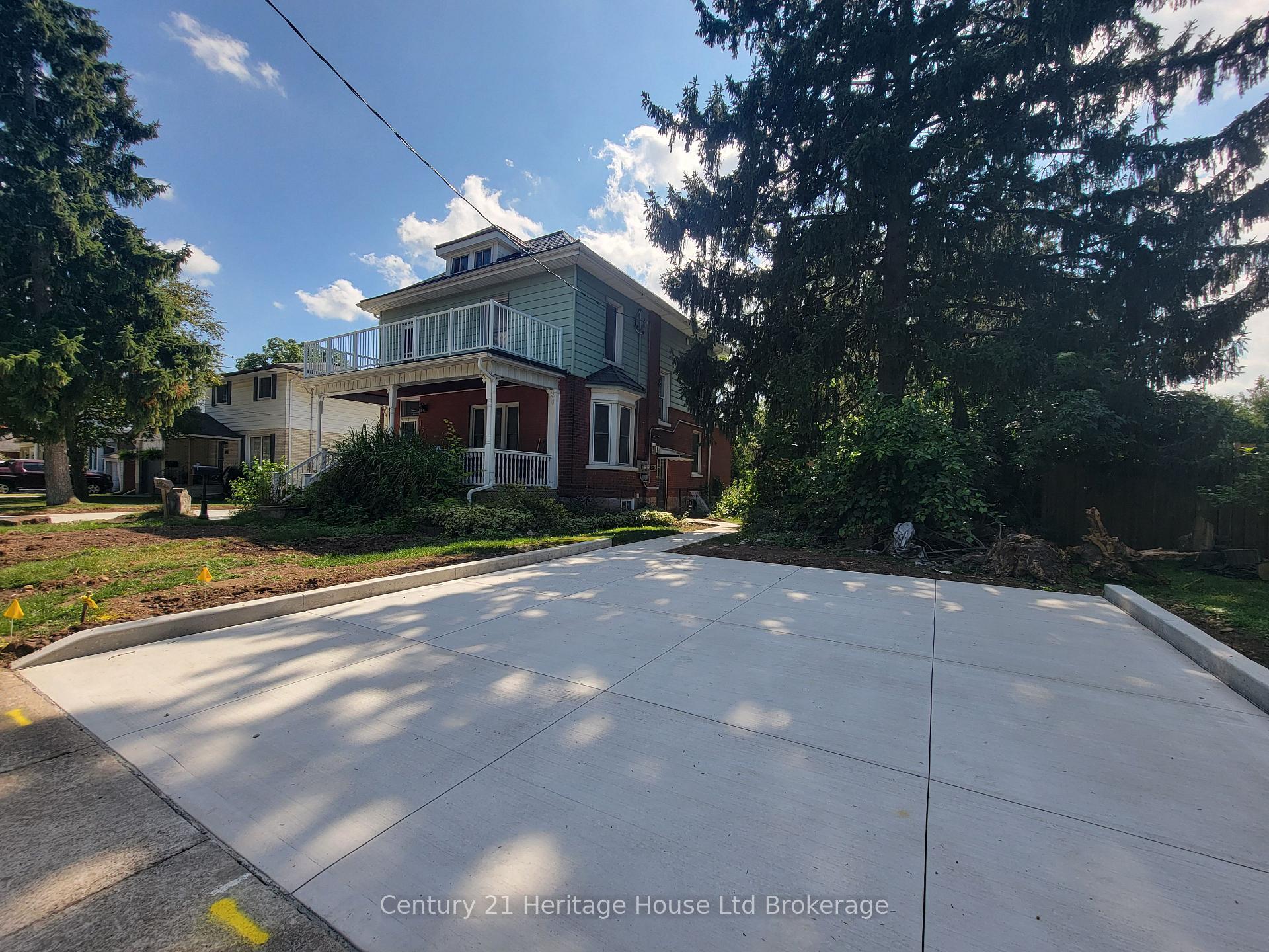 Property Photo: 158 Laurel Street 2 ON N3H 3Y4