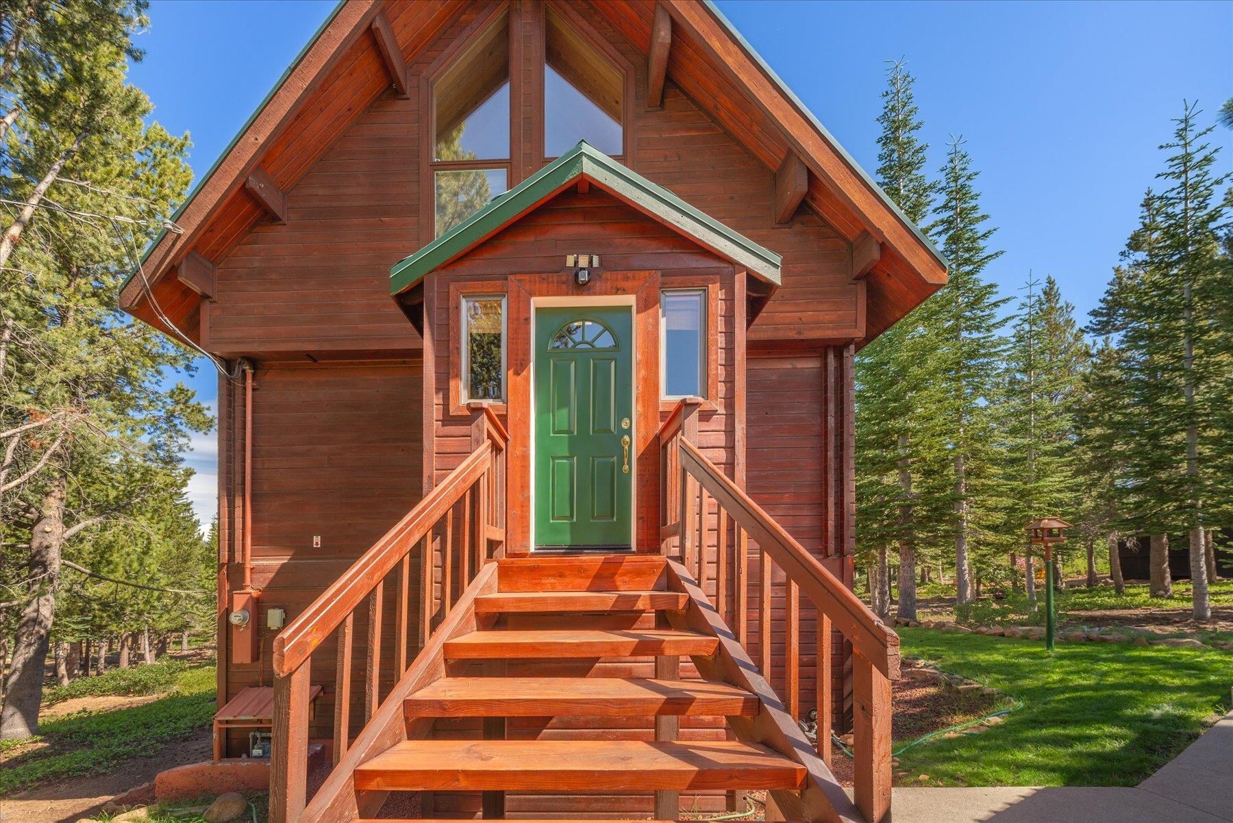 Property Photo:  15009 Skislope Way  CA 96161 
