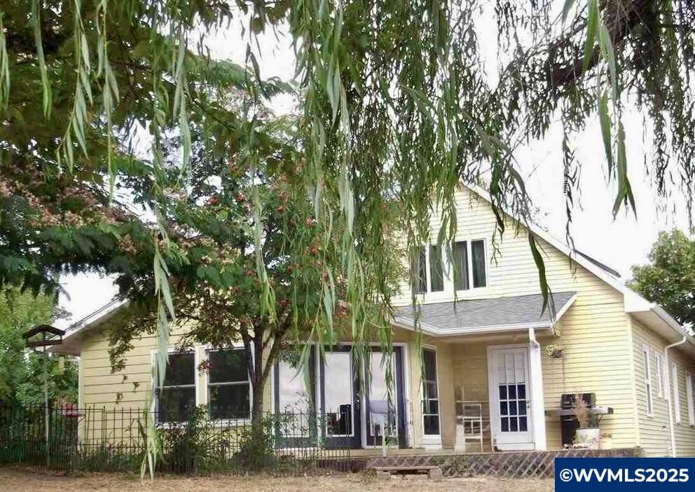 Property Photo: 3945 Mistletoe Rd OR 97338