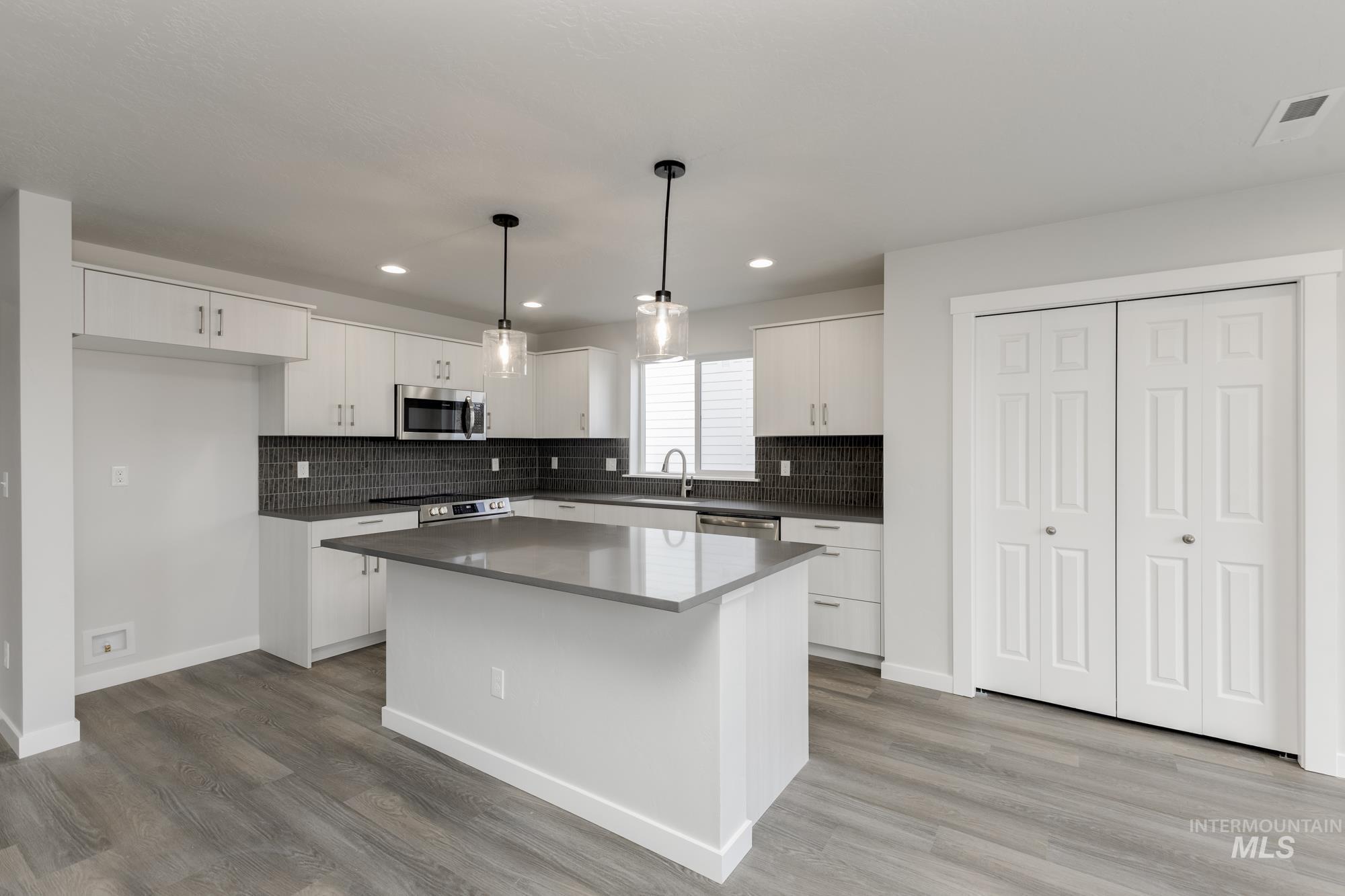Property Photo: 11080 Noble Dr ID 83605