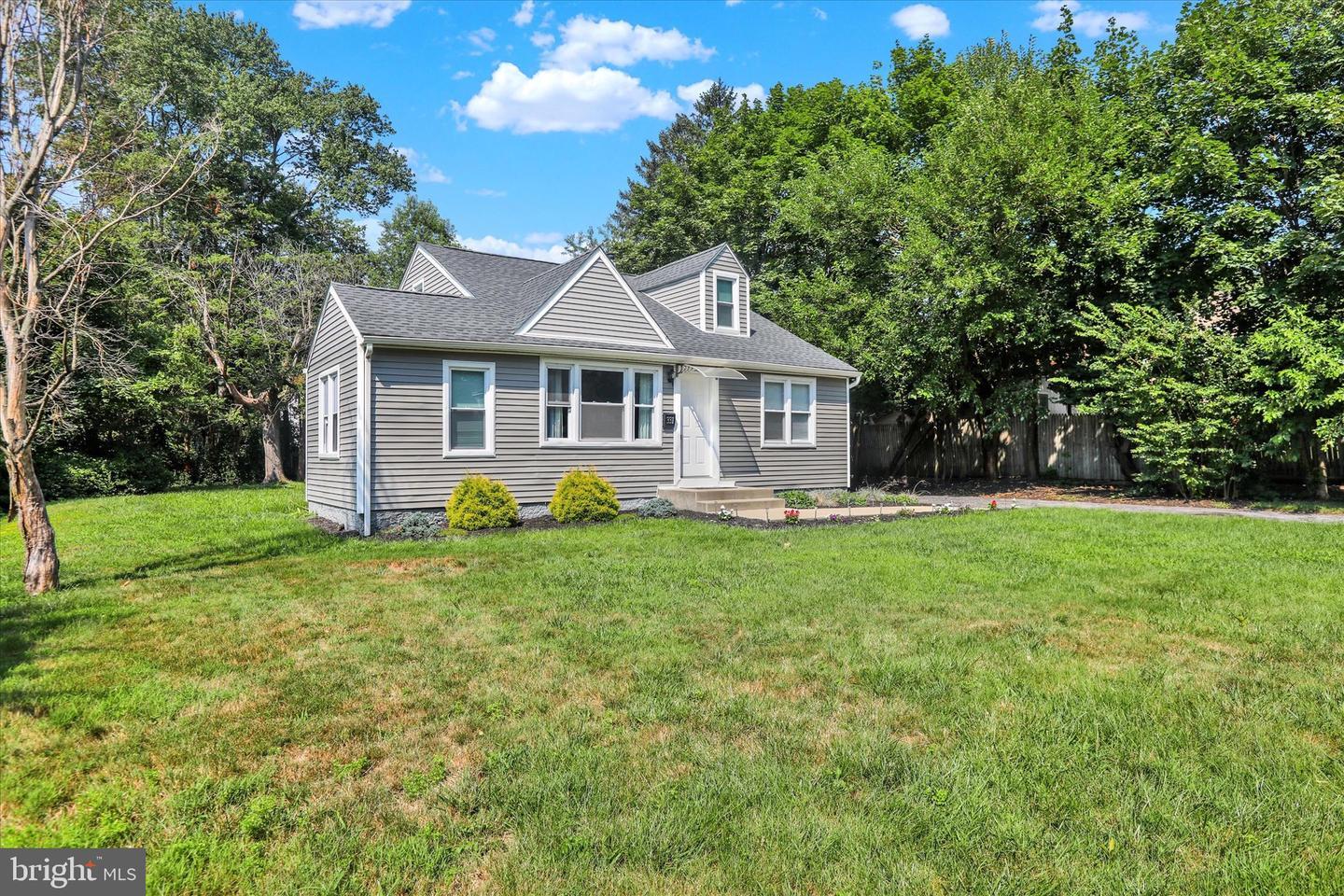 Property Photo: 331 N Lafayette Avenue PA 19067