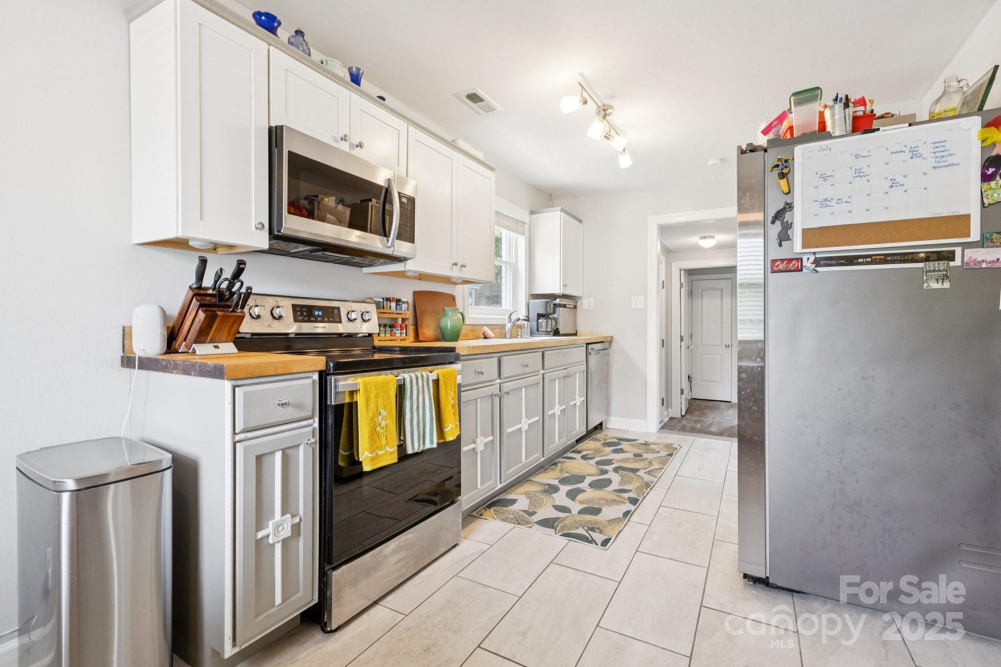 Property Photo:  2927 Southwest Boulevard  NC 28216 