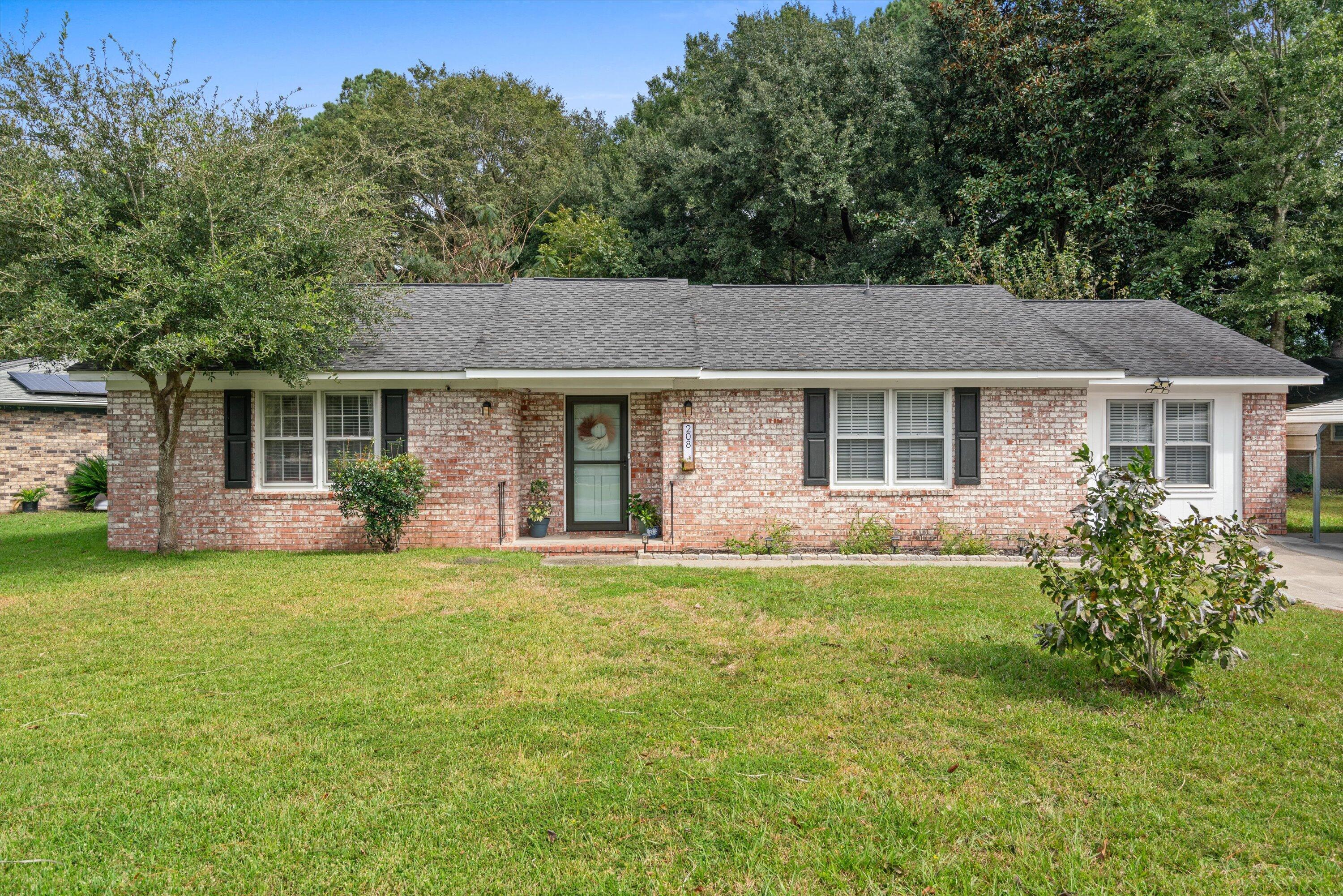 Property Photo: 208 James Street SC 29483