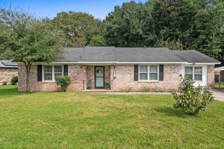 Property Photo: 208 James Street SC 29483