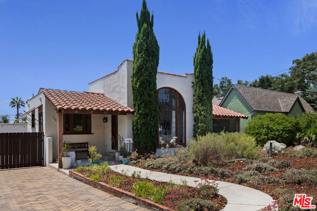 Property Photo:  1700 Morada Pl  CA 91001 