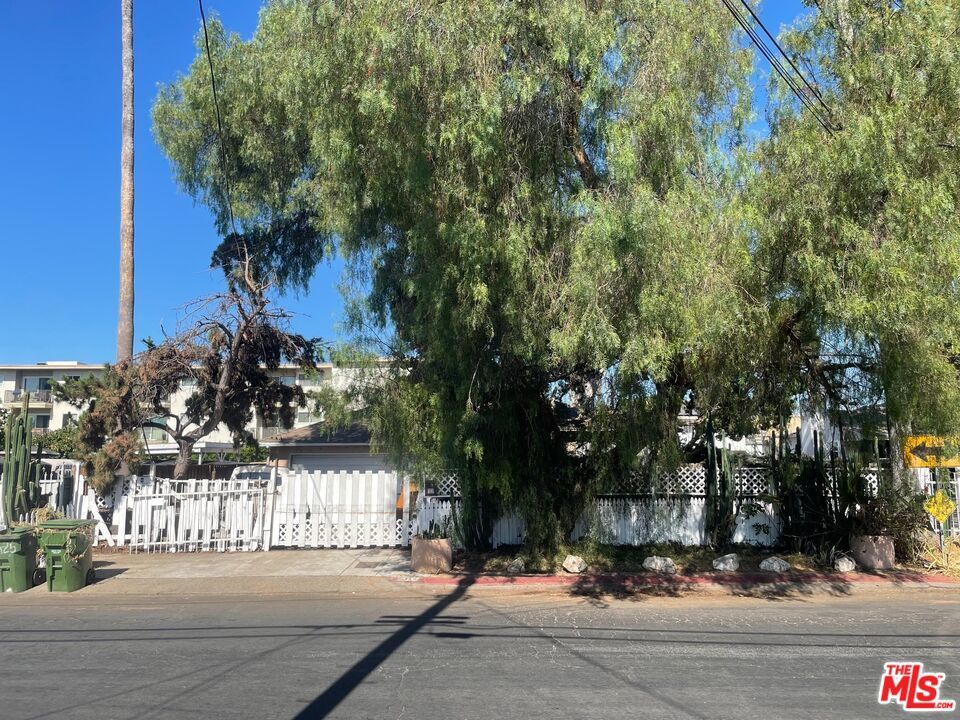 6425 Columbus Ave  Van Nuys CA 91411 photo