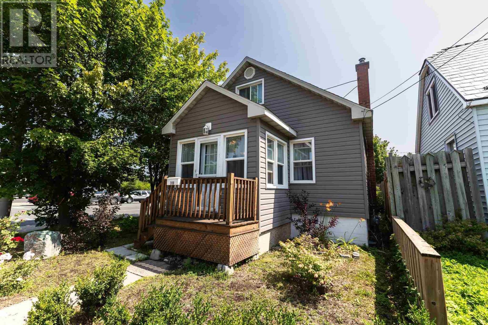Photo de la propriété: 308 Pine St ON P6A 3Z2