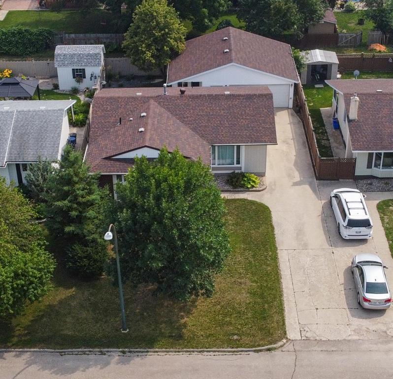 Property Photo: 39 Phoebe Street MB R1N 3E9
