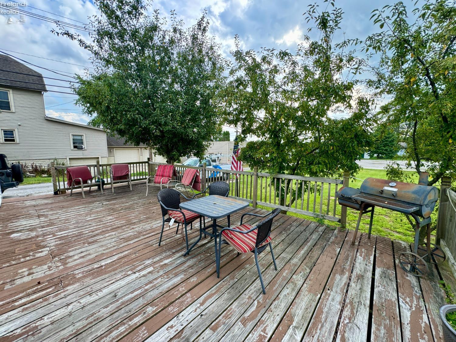 Property Photo: 723 N Union St OH 44830