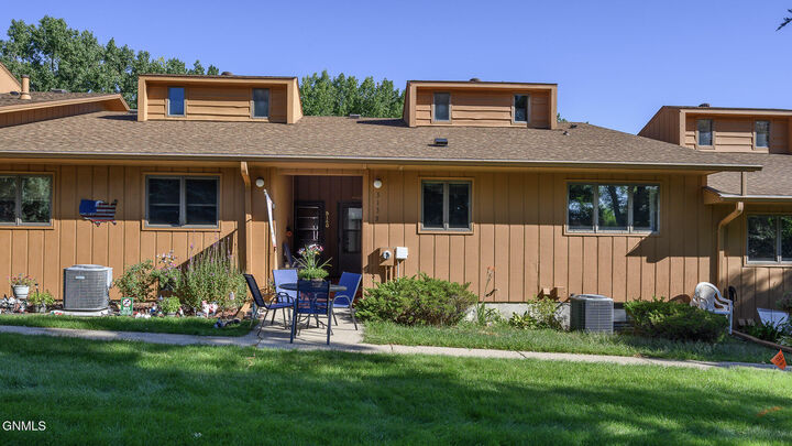 Property Photo: 3138 Manitoba Lane ND 58503