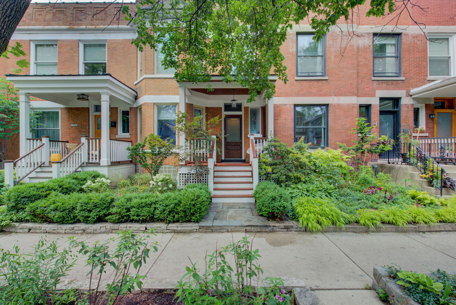 Property Photo:  1924 W Newport Avenue  IL 60657 