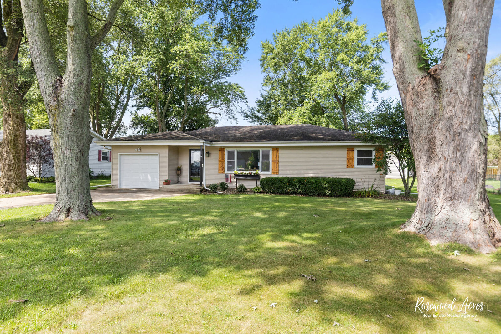 Property Photo: 3090 River Road IL 60901