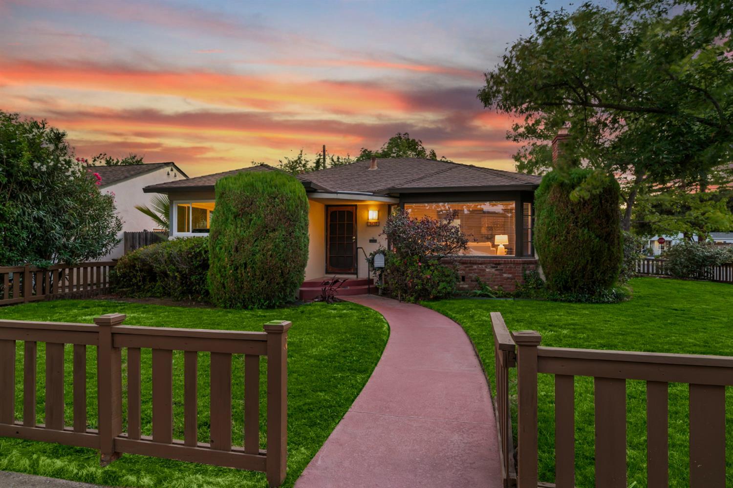 3400 David Way  Sacramento CA 95820 photo
