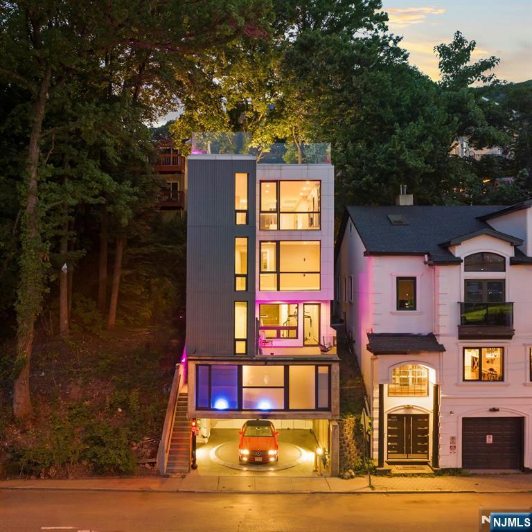 1076 River Road  Edgewater NJ 07020 photo