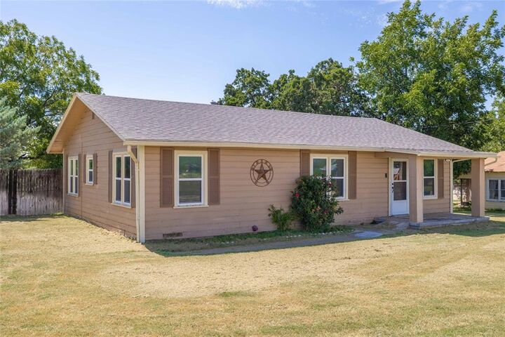 Property Photo: 19111 Highway 183 N TX 76857