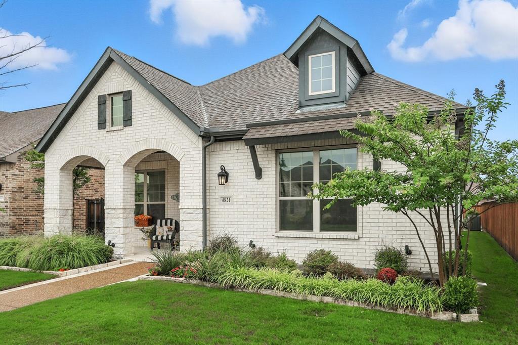 Property Photo: 4821 Cypress Thorn Drive TX 76005