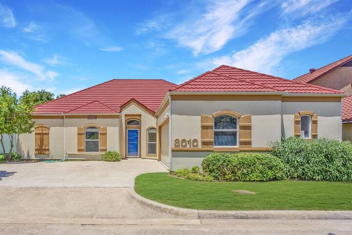 Property Photo: 3010 Harbor Drive TX 75087