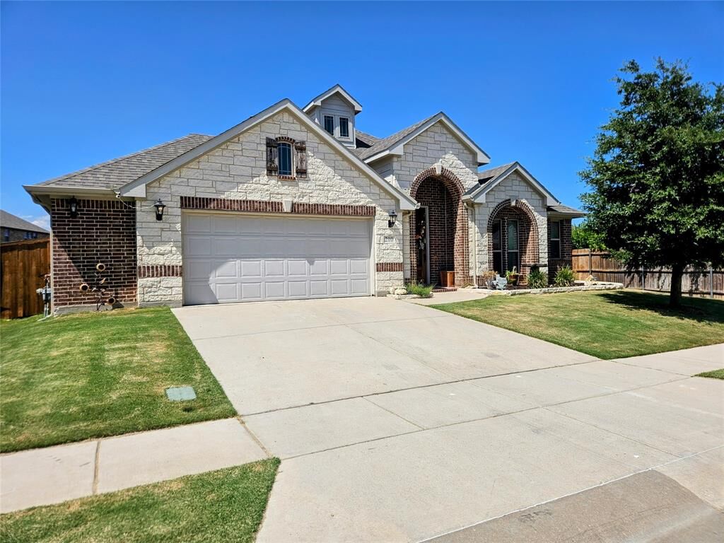 Property Photo:  210 Spruce Valley Drive  TX 76247 