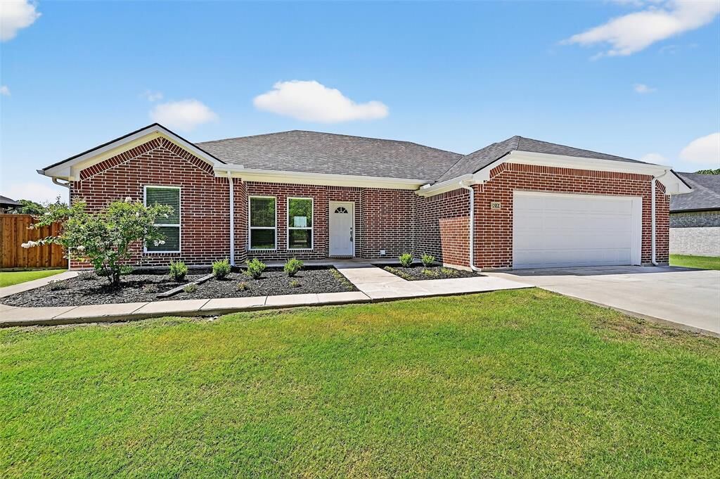 Property Photo: 899 W Cardinal Street TX 75439