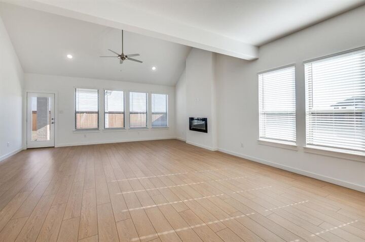 Property Photo: 151 Lost Maples Way TX 75165