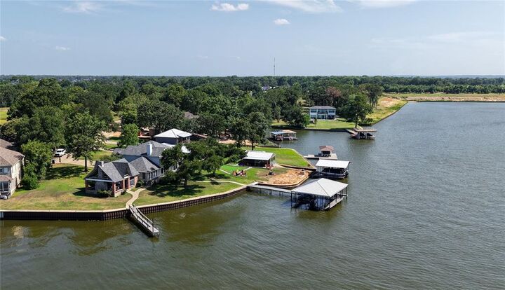 Property Photo:  2213 N Wind Drive  TX 75143 