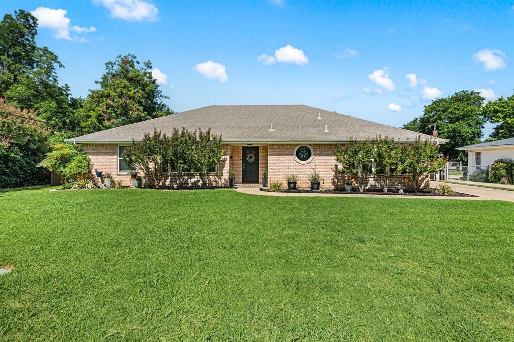 Property Photo:  3621 Chaffin Drive  TX 76118 