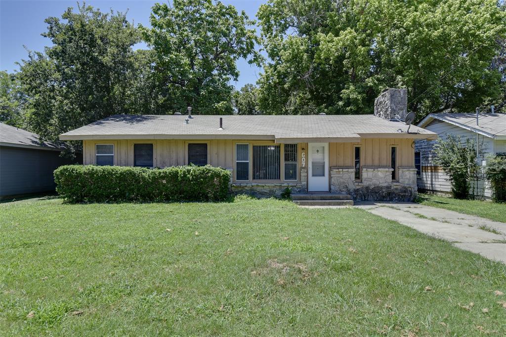 Property Photo: 607 N Wood Street TX 76033