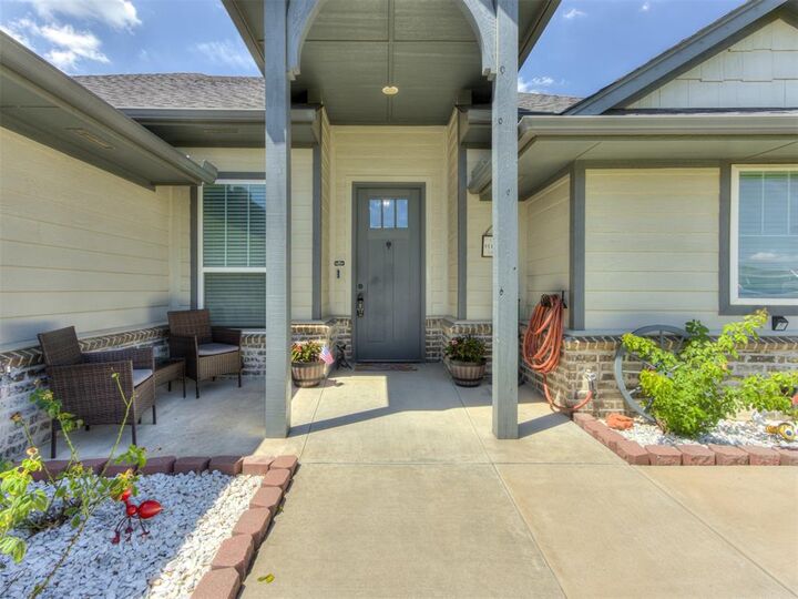 Property Photo:  20629 Twisted Oak Road  OK 73045 