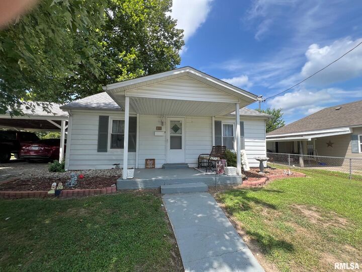 Property Photo:  811 N Taft Street  IL 62896 