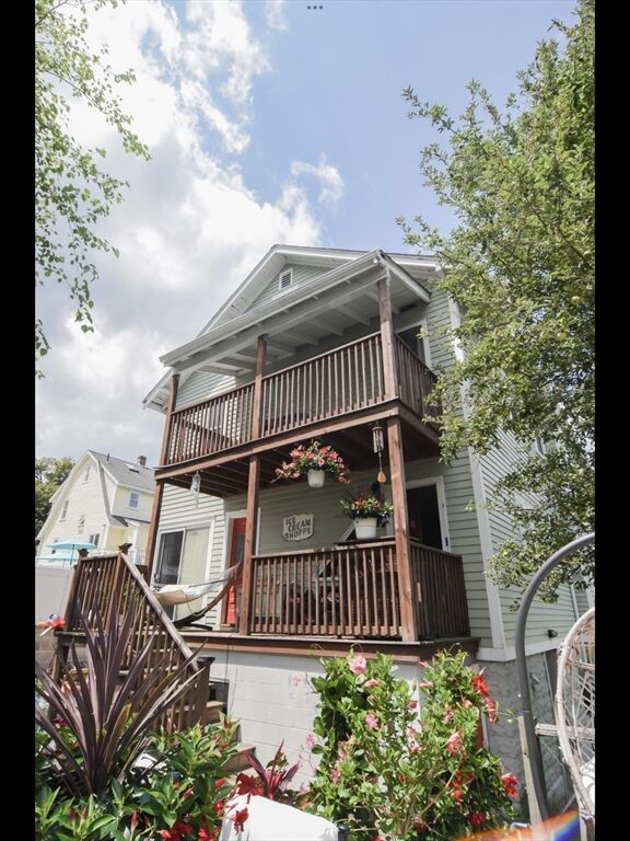 Property Photo:  9 Crest Hill Rd  MA 02145 