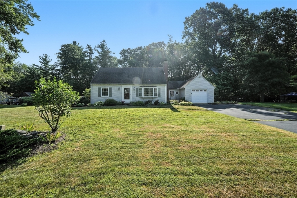 Property Photo:  8 Meadowview Rd  MA 01095 