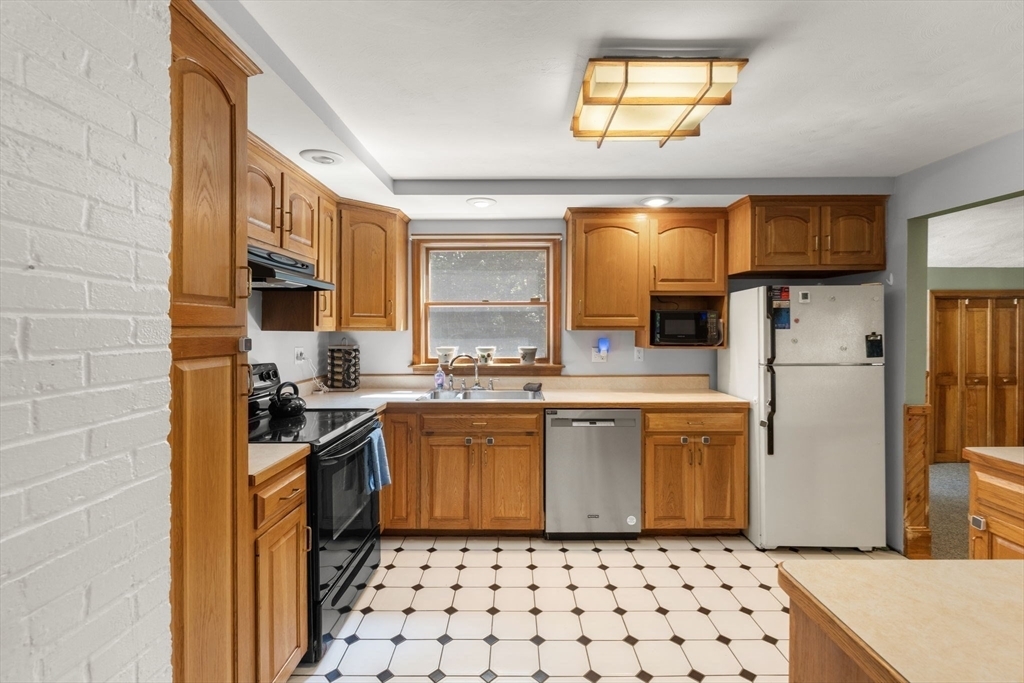 Property Photo:  4 Price Rd  MA 01960 