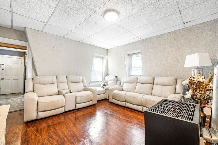 Property Photo:  10 Greendale Ave  MA 01606 