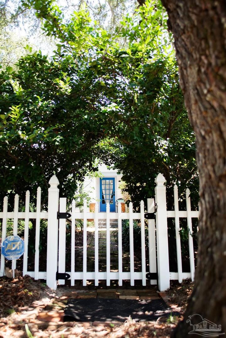 Property Photo:  3308 E Mallory  FL 32503 
