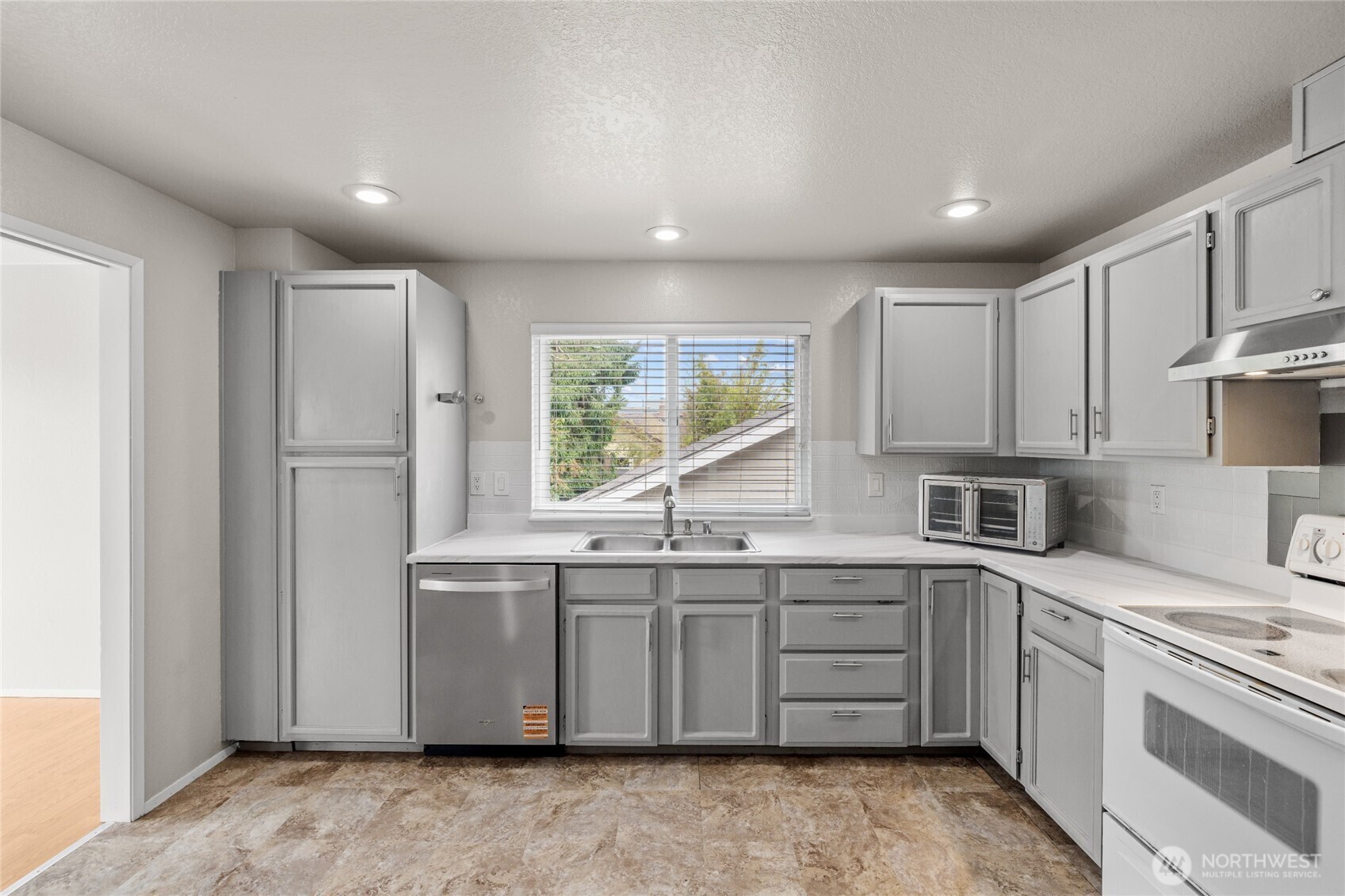 Property Photo:  742 N 103rd Street  WA 98133 