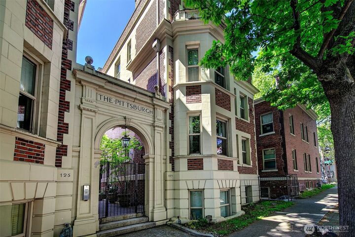 125  Warren Avenue N J  Seattle WA 98109 photo