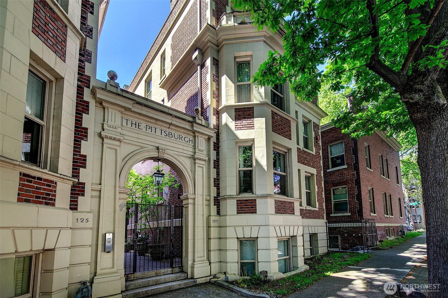 Property Photo: 125 Warren Avenue N J WA 98109